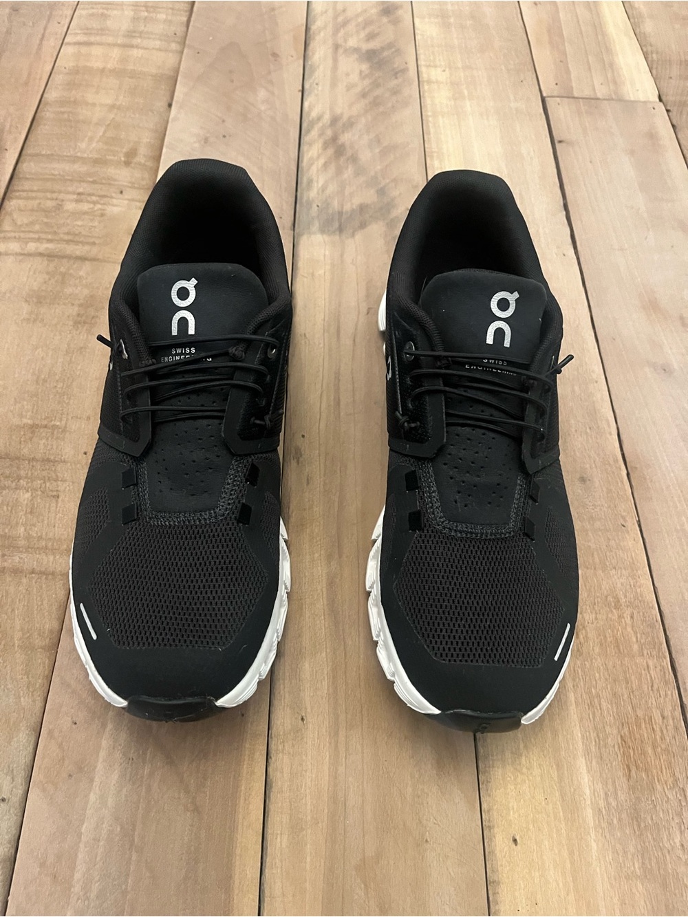 On Women’s Cloud 6 Shoes Black White Size 10.5